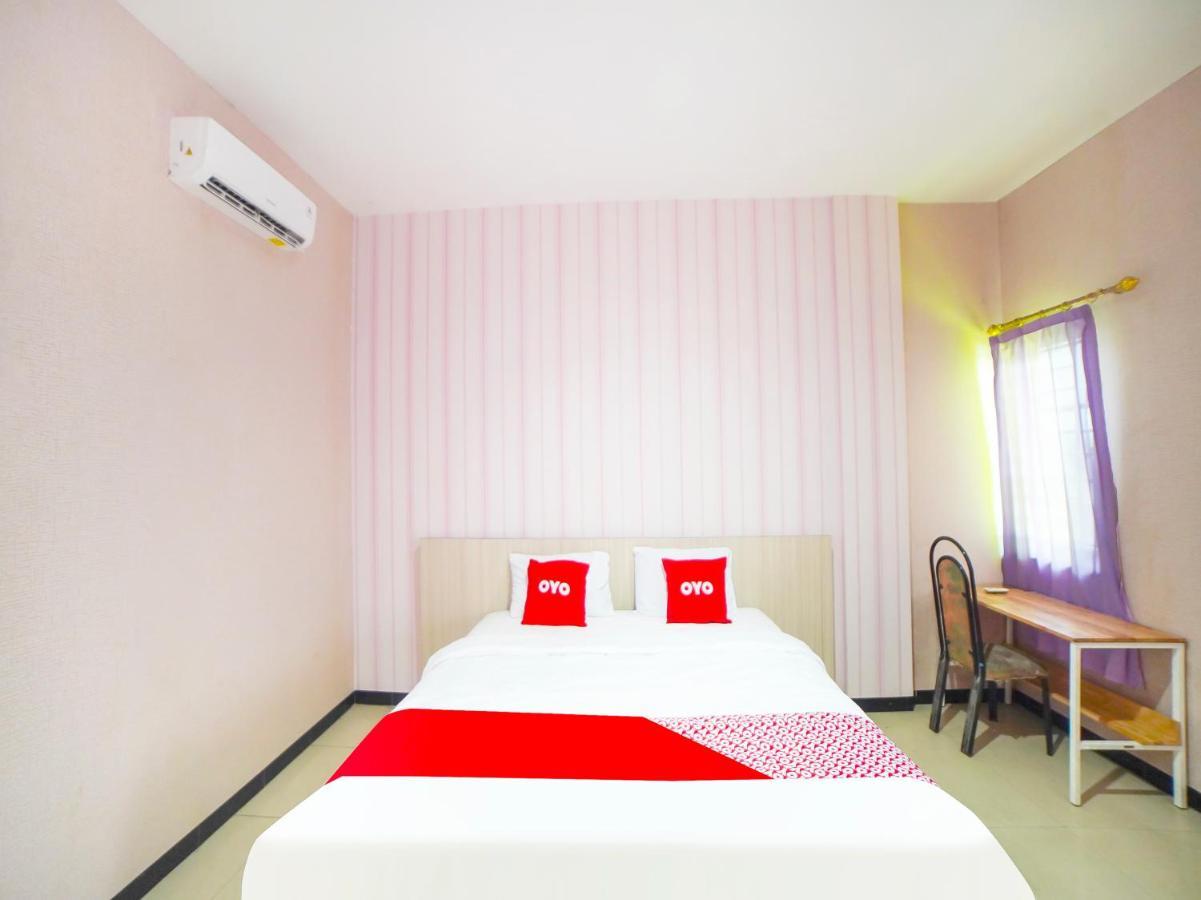 Oyo 91283 Sg Premium Guest House Medan Exteriör bild