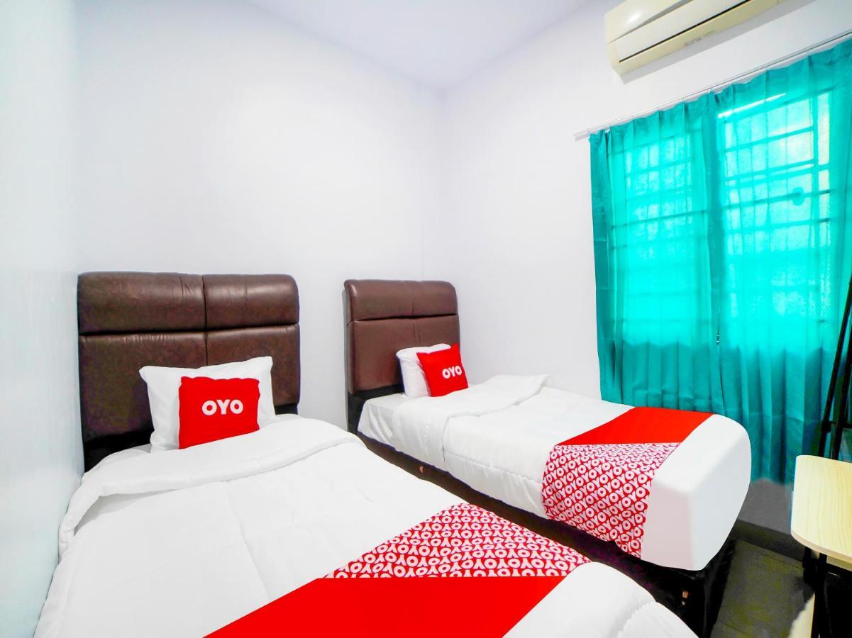 Oyo 91283 Sg Premium Guest House Medan Exteriör bild